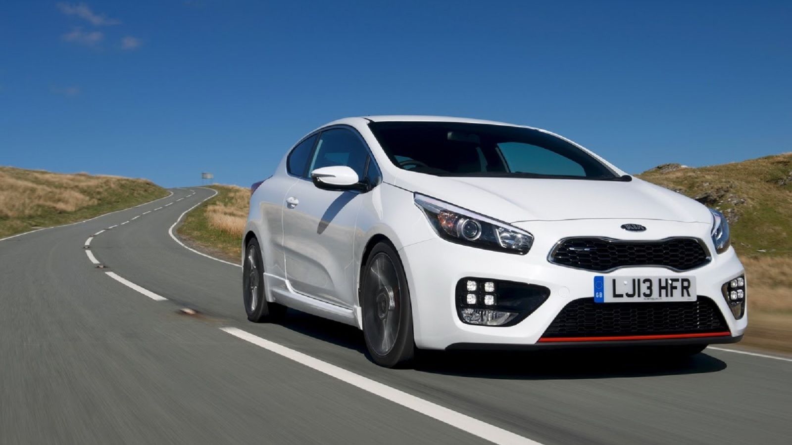 Μετά το Kia ProCeed, «GT» εκδόσεις έρχονται για το μικρό Rio και το οικογενειακό Optima.